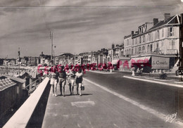 85- SABLES D' OLONNE-  LE REMBLAI  - CAFE RESTAURANT LA COMETE - HOTEL BEAU RIVAGE-1952 - Sables D'Olonne