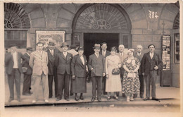 63-LE-MONT-DORE- CARTE-PHOTO- DEVANT LES THERMES - Le Mont Dore