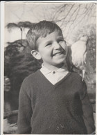 13574.   Fotografia Vintage Bambino Con In Spalla Un Piccione Aa '60 - 17x12 - Persone Anonimi