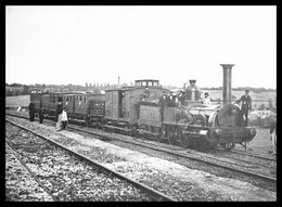 Photo 17,8 X 13 Cm - LA VIE DU RAIL - Train Sur La Ligne PARIS CHERBOURG Vers 1860 Avec Locomotive 021 LISON - Animée - Trenes