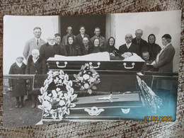 POST MORTEM FUNERAL , DEAD WOMAN  IN COFFIN  ,0 - Funerali