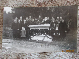 POST MORTEM FUNERAL , DEAD WOMAN  IN COFFIN  ,0 - Funérailles