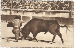 CPA  Corrida En France Véronique à Genoux Par Marcial Lalanda - Juegos