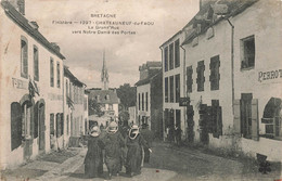 CHATEAUNEUF Du FAOU - MTIL N°1297 - Grand'Rue - Animée - Vers Notre Dame - Châteauneuf-du-Faou