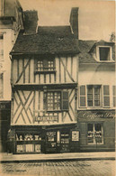 Compiègne * Rue Solférino Et Vieille Maison * Imprimerie DEWEZ * Coiffeur Parfumerie - Compiegne