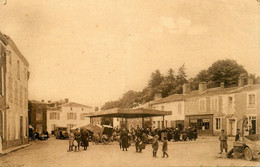 Mareuil Sur Lay Dissais * Le Marché * Place Market - Mareuil Sur Lay Dissais