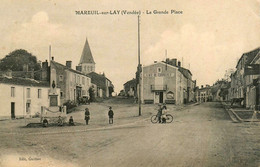 Mareuil Sur Lay Dissais * La Grande Place * Le Café Du Commerce * Monument Aux Morts - Mareuil Sur Lay Dissais