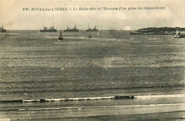 Royan Sur L'océan * La Haute Mer Et L'escadre * Vue Prise Du Grand Hôtel - Royan