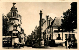 Moulins * Place Et Rue D'allier * Automobile Voiture Ancienne * Coiffeur * Palais Du Vêtement - Moulins