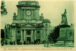 Luçon * Place De La Cathédrale Et Monument Aux Morts - Lucon