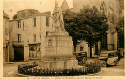 Luçon * Place Et Statue De Richelieu * Automobiles Anciennes - Lucon