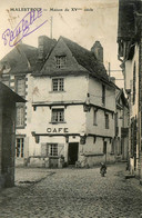 Malestroit * Café , Place Et Maison Du XVème Siècle - Malestroit