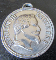 France - Médaille Moderne Figurant Un écu Napoléon III En Métal Argenté - Royal / Of Nobility