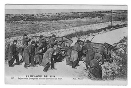 CPA, Guerre 1914-15, Campagne De 1914, Infanterie Française Tirant Derrière Un Mur - Maniobras