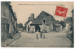 CPA 87 MAGNAC BOURG La Place Ancien Grenier D'abondance Des Rohans - Other & Unclassified