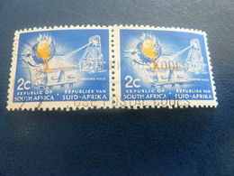 Républic Of South Africa - Pouring Gold - 2c. - Bleu Et Jaune - Double Oblitérés - Année 1972 - - Oblitérés