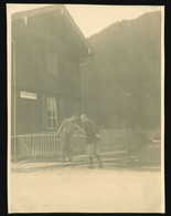 Orig. Foto 1931 Unterleutasch Tirol / Leutasch, Zwei Herren Vor Gasthof Zur Mühle, Gaststätte - Leutasch