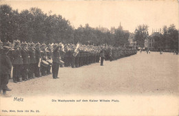 57-METZ- DIE WACHPARADE AUF DEN KAISER WILHELM PLATZ - Metz