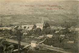 Chorges * Vue Générale * Route Et Panorama * Gare ? Ligne Chemin De Fer - Other & Unclassified