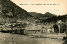 Briançon * Vue Sur La Gare De La Commune * Wagons * Ligne Chemin De Fer - Briancon