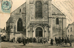 Selles Sur Cher * 1904 * Sortie De L'église * Place - Selles Sur Cher