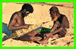 MELVILLE ISLAND, AUSTRALIE - ABORIGINES CARVING A PUKAMUNI CEREMONIAL SPEAR - PHOTOGRAPH BY CHARLES P. MOUNTFORD - - Unclassified