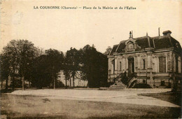 La Couronne * La Place De La Mairie Et De L'église Du Village - Sonstige & Ohne Zuordnung