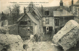 Vendôme * éboulement De La Montagne Du 1er Décembre 1910 , Ouvriers Cassant Les Blocs De Pierre * Catastrophe - Vendome