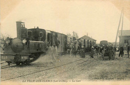 La Ville Aux Clercs * La Gare * Train Locomotive Machine * Ligne Chemin De Fer Loir Et Cher - Altri & Non Classificati