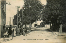 Artenay * L'arrivée à La Gare * Ligne Chemin De Fer Du Loiret * Hôtel Café - Artenay