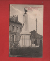 CPA Souple - Crécy En Ponthieu -(Somme) - Le Monument Aux Morts De La Grande Guerre - Crecy En Ponthieu
