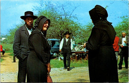 Pennsylvania Dutch Country Greetings Group Of Amish Folk Chatting At A Public Sale - Lancaster