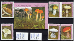 1 Feuillet Et 6 Timbres Neufs**  De Guinée - Champignons