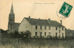 Tugy * Le Presbytère Et L'église Du Village - Sonstige & Ohne Zuordnung