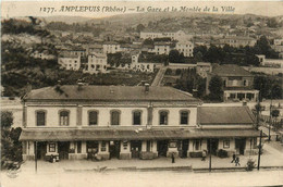 Amplepuis * La Gare Et La Montée De La Ville * Ligne Chemin De Fer - Amplepuis