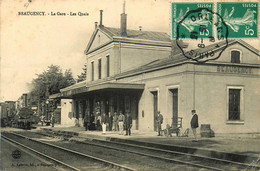 Beaugency * La Gare , Les Quais * Arrivée Train Locomotive Machine * Ligne Chemin De Fer Du Loiret - Beaugency