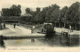 Montargis * Péniche Batellerie * L'entrée De La Grande écluse * Thème Péniches Barge Chaland - Montargis