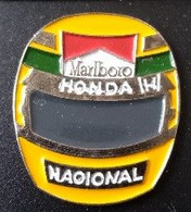 Pin's - Automobile - F1 -Tabac - Marlboro - HONDA - Casque - - F1