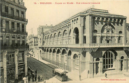 Toulouse * La Façade Du Musée , Rue D'alsace Lorraine * Tramway Tram - Toulouse