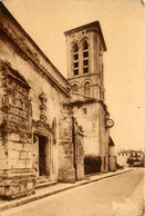 Jarnac * Rue Et Vue Sur L'église De La Commune - Jarnac