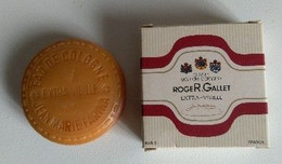 Pin's - Parfums Et Beauté - Produits De Beauté - Roger & Gallet - Savon Parfumé 25g -  EXTRA -VIEILLE - - Schoonheidsproducten