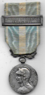 Médaille Coloniale En Argent Avec Barrette à Clapet AFRIQUE OCCIDENTALE FRANCAISE  En Argent - France