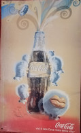 COCA-COLA-Vivi Il Lato Coca-Cola Della Vita. Targa Pubblicitaria In Lamiera-Formato-30 X 50 X 1 Cm-Peso :288 Grammi- - Targhe Smaltate Ed In Lamiera