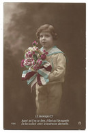 22-3 - 532 Le Bouquet Avant Qu'il  Ne Se Fane... Enfant Portant Un Bouquet - Blumen