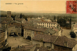 Lezoux * Vue Générale * La Place * Cpa Toilée Colorisée - Lezoux