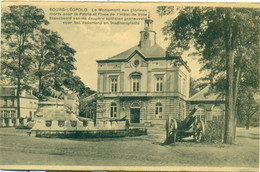 Leopoldsburg - Le Monument Aux Glorieux Morts Pour La Patrie Et Place De L'Hôtel De Ville : 1922 - Leopoldsburg