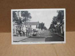 BOURGES (18) Avenue De Saint Amand Pompe à Essence Automobile Animation - Bourges