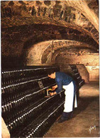 Carte Postale 51 (Marne) Epernay - Champagne Perrier-Jouët - Vue Des Caves. Conservation Des Bouteilles Sur "pointes" TB - Alcools
