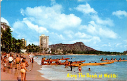 Hawaii Scene Along The Beach At Waikiki - Honolulu