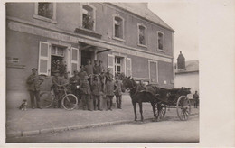 59 - VIEUX CONDE - CARTE PHOTO - ESTAMINET MICHAUX AVEC MILITAIRES ALLEMANDS - CARTE RARE - Vieux Conde